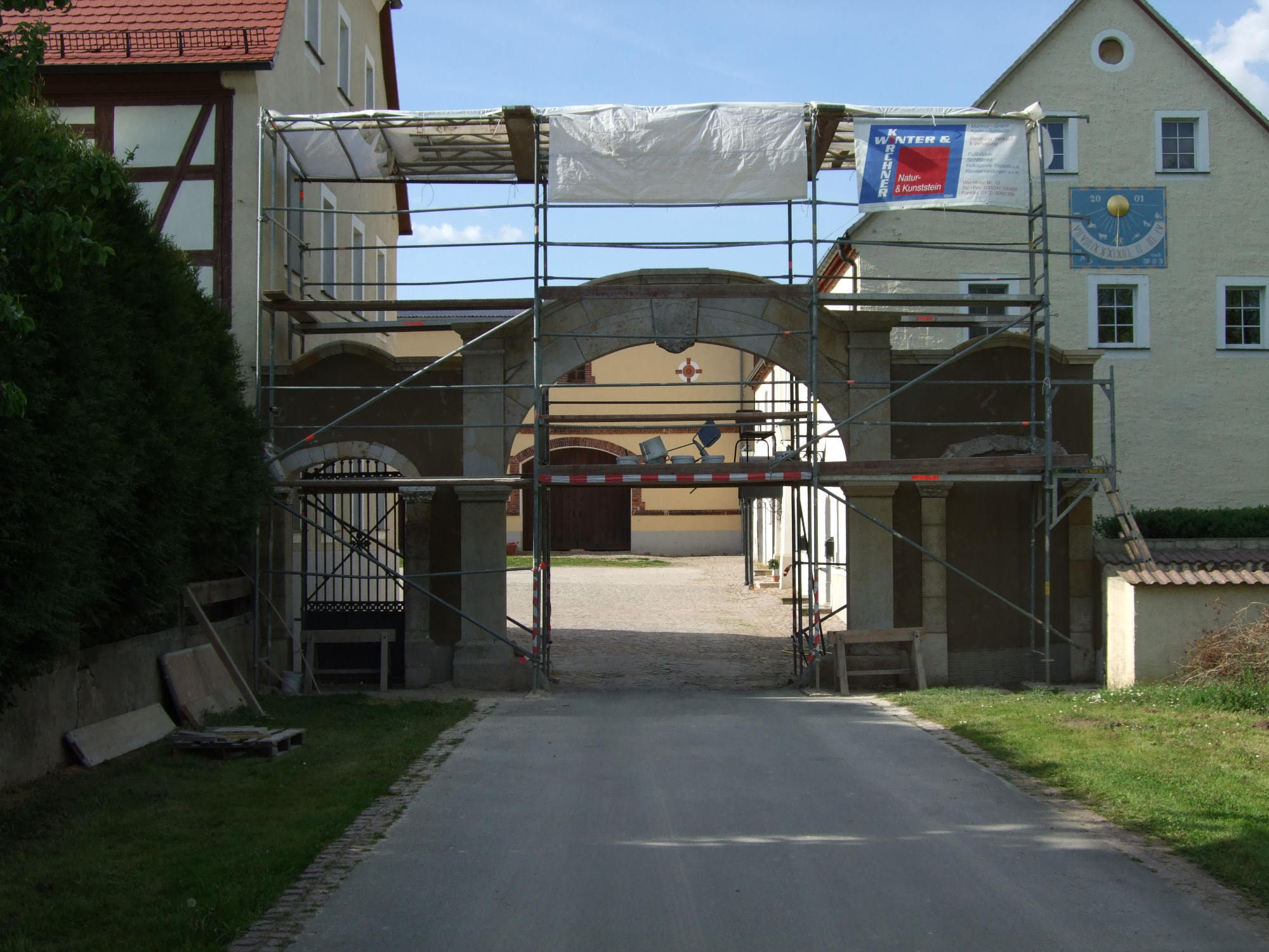 Restaurierung eines Torbogens in Wachtnitz Bauphase
